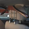 Houten kledinghanger hoofdsteun